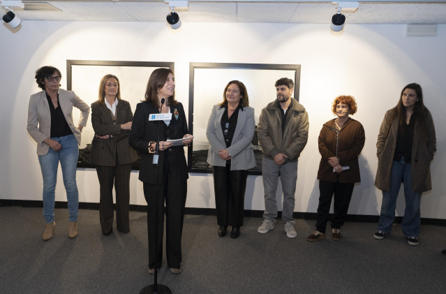 La conselleira de Medio Ambiente e Cambio Climático, Ángeles Vázquez, en la inauguración de la exposición 'Galicia, litoral máxico', en Vigo.