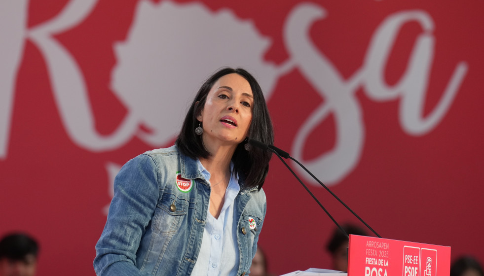Archivo - La secretaria de Organización del PSOE, Rebeca Torró, interviene en la Fiesta de la Rosa, en Landako Gunea, a 27 de septiembre de 2025, en Durango, Vizcaya, País Vasco (España). Este eve