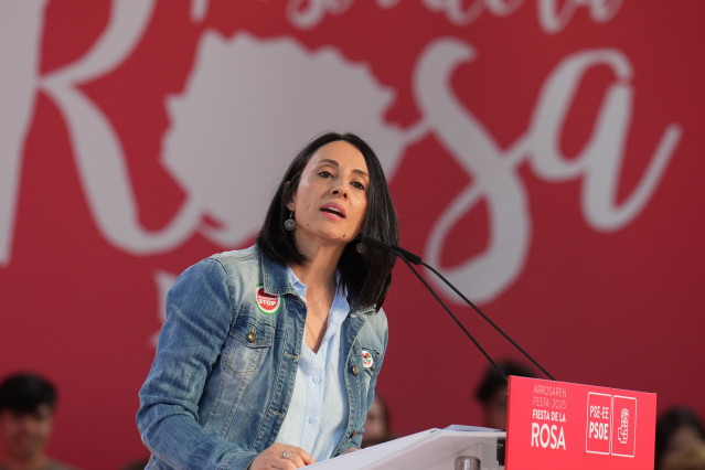 Archivo - La secretaria de Organización del PSOE, Rebeca Torró, interviene en la Fiesta de la Rosa, en Landako Gunea, a 27 de septiembre de 2025, en Durango, Vizcaya, País Vasco (España). Este evento se celebra como arranque del curso político, con fuerte