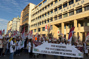 Concentración de médicos en Consejería de Salud por la huelga de diciembre 2025