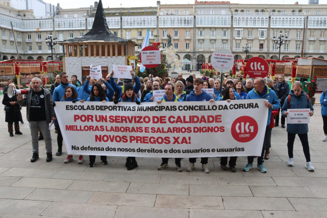 Protesta de personal de escuelas deportivas en A Coruña