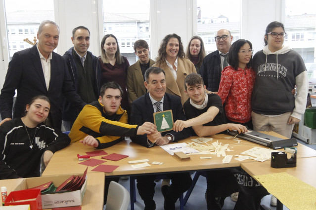 Una postal producida por alumnos del Centro de Educación Especial de Vilagarcía representará la Navidad en Galicia.