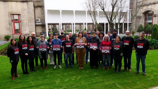 La portavoz nacional del BNG, Ana Pontón, se reúne en el Parlamento con representantes institucionales de las comarcas que se podrían ver afectadas por el proyecto de Altri.