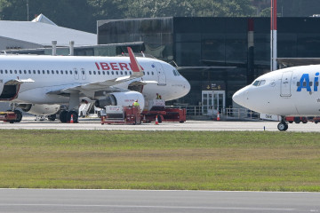 Archivo - Avión de Iberia en el aeropuerto de Alvedro, a 19 de agosto de 2024, en A Coruña, Galicia (España).