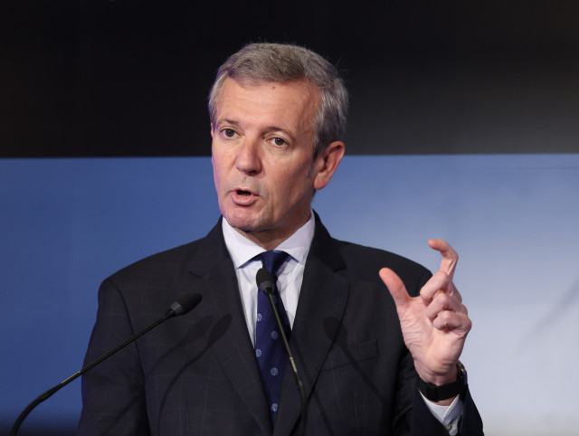 El presidente de la Xunta de Galicia, Alfonso Rueda, interviene durante el Congreso España 360º, en el Hotel Palace, a 26 de noviembre de 2025, en Madrid (España). Rueda ha participado en el diálogo 'Galicia ante el desafío de asegurar vivienda asequible