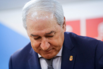 El hasta ahora presidente de la Diputación de Lugo, José Tomé, durante su comparecencia, en la sede del PSdeG-PSOE en Monforte, a 10 de diciembre de 2025, en Monforte de Lemos, Lugo, Galicia (Espa