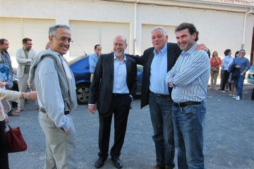Archivo - Anxo Quintana, exvicepresidente de la Xunta, se dejó fotografiar en la campaña de 2011 con su sucesor en el BNG y el candidato a Alcalde, Francisco García. En la foto, en la izquierda, Al