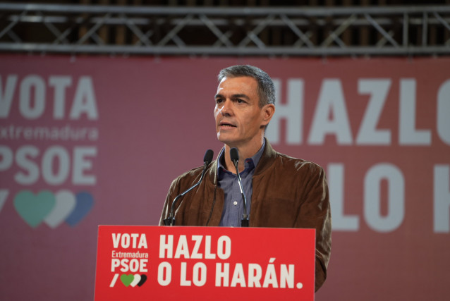 El presidente del Gobierno, Pedro Sánchez, participa en un acto electoral, en el Complejo Cultural San Francisco de cáceres