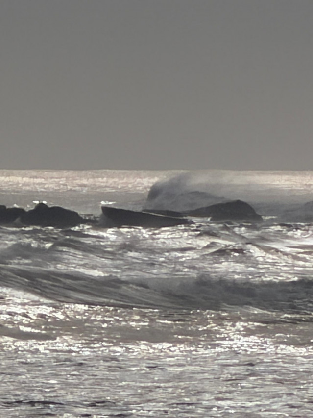 Imagen del pesquero portugués que naufragó en la desembocadura del río Miño.