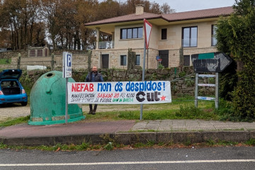 El comité de Nefab, en Ponte Caldelas, denuncia despidos injustificados de trabajadores del turno de noche.