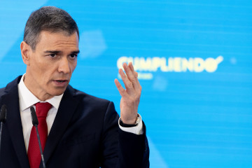 El presidente del Gobierno, Pedro Sánchez, durante una rueda de prensa, en el Palacio de la Moncloa, a 15 de diciembre de 2025, en Madrid (España). Sánchez ha hecho balance del curso político y ha