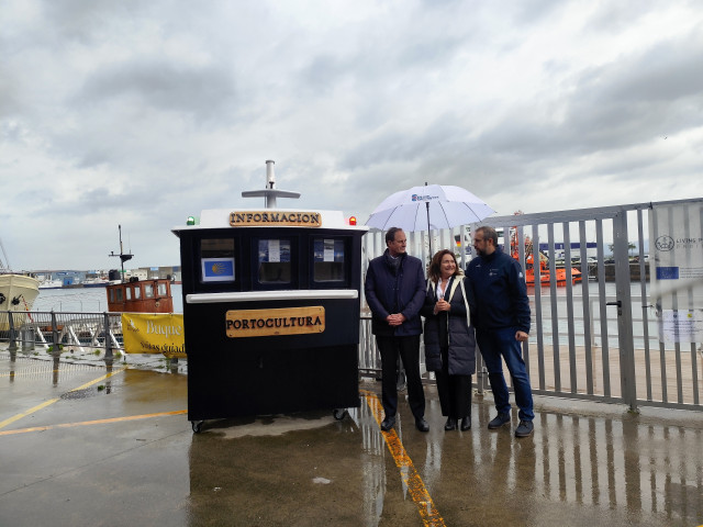 Apertura de un punto de información y de sellado de credenciales para peregrinos, en la dársena de Porto Cultura del Puerto de Vigo.