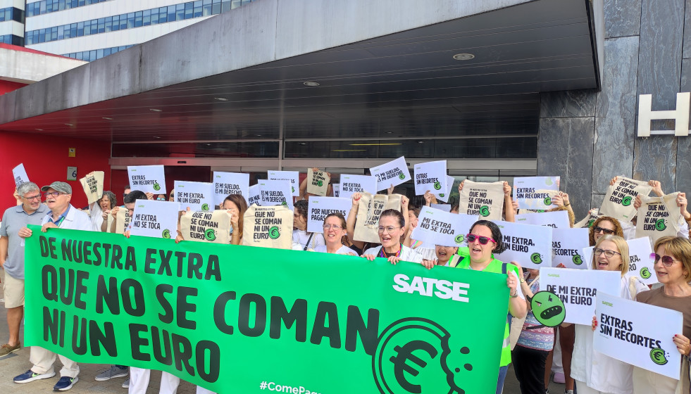 Archivo - Enfermeras y fisioterapeutas rechazan el recorte a su paga extra: 