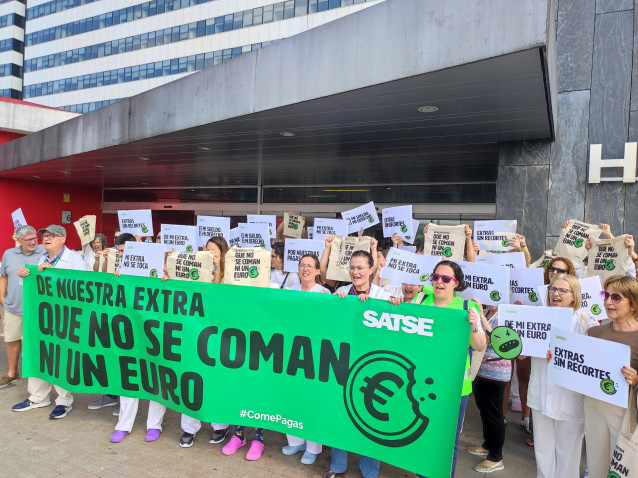 Archivo - Enfermeras y fisioterapeutas rechazan el recorte a su paga extra: 