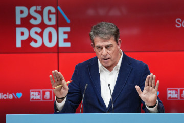 El secretario general del PSdeG y portavoz del Grupo Socialista en el Parlamento de Galicia, José Ramón Gómez Besteiro, ofrece una rueda de prensa tras la reunión de la Comisión Ejecutiva Naciona
