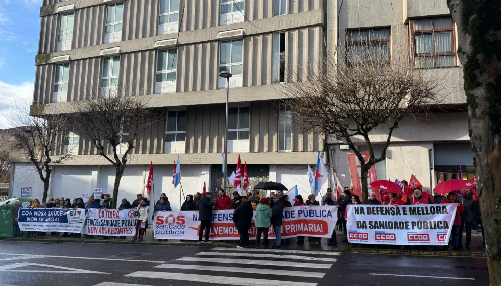 Portesta de SOS Sanidade Pública ante el Parlamento de Galicia.