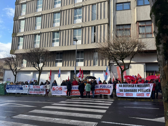 Portesta de SOS Sanidade Pública ante el Parlamento de Galicia.