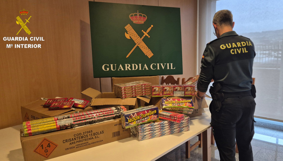 Material incautado en un bazar de Gondomar.