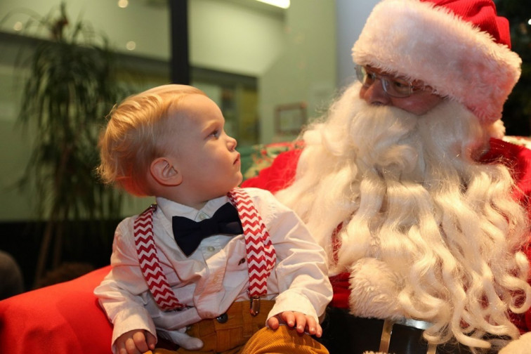 Papá Noel visita El Corte Inglés de A Coruña, donde preparan una Navidad llena de eventos