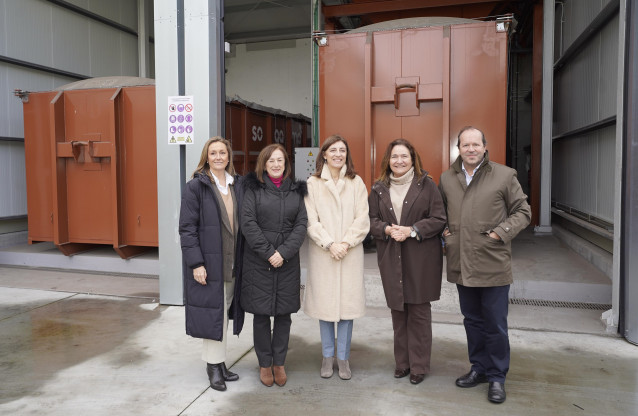 Visita de la conselleira de Medio Ambiente, Ángeles González, a la planta de transferencia de residuos de Guixar, en Vigo, a 16 de diciembre de 2025.