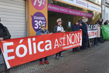 Medio centenar de manifestantes contra la ley de acompañamiento por 