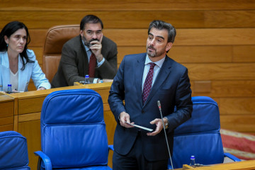 El conselleiro de Presidencia, Xustiza e Deportes, Diego Calvo, en el Parlamento.