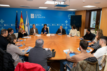 La conselleira de Vivenda, María Martínez Allegue, mantiene una reunión con cooperativistas en Xuxán