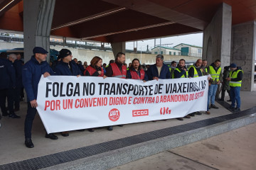 Protesta por la huelga de transportes, en la estación de Santiago a 5 de diciembre de 2025