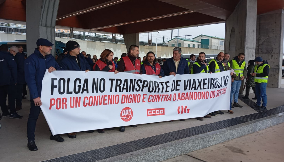 Protesta por la huelga de transportes, en la estación de Santiago a 5 de diciembre de 2025
