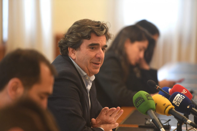 El presidente de la Autoridad Portuaria de A Coruña, Martín Fernández Prado, hace balance de la actividad portuaria en 2025