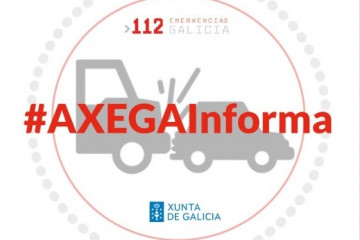 Archivo - Axega 112 Galicia informa de una colisión entre un camión y un turismo.