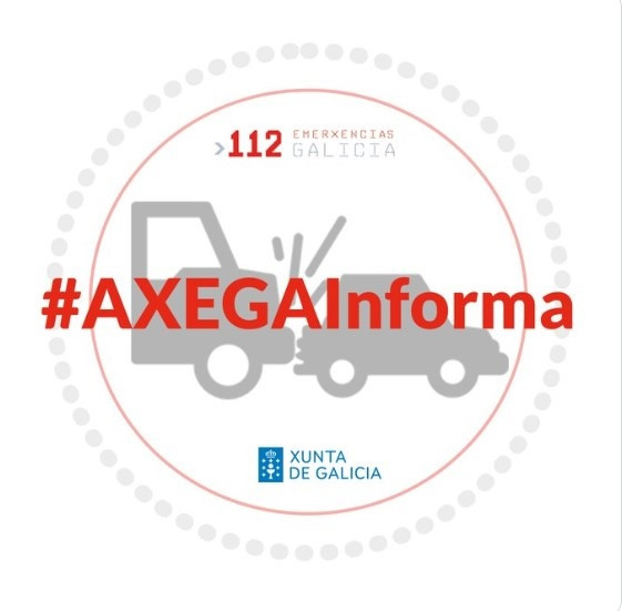 Archivo - Axega 112 Galicia informa de una colisión entre un camión y un turismo.