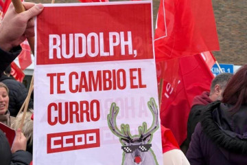 Protesta ante el Alcampo de A Coruña durante la campaña de Navidad de 2025