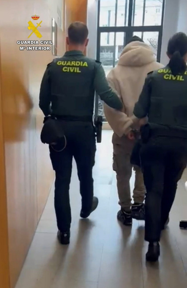 La Guardia Civil de Ourense detiene a un hombre y a una mujer por agresión sexual y pronografía infantil