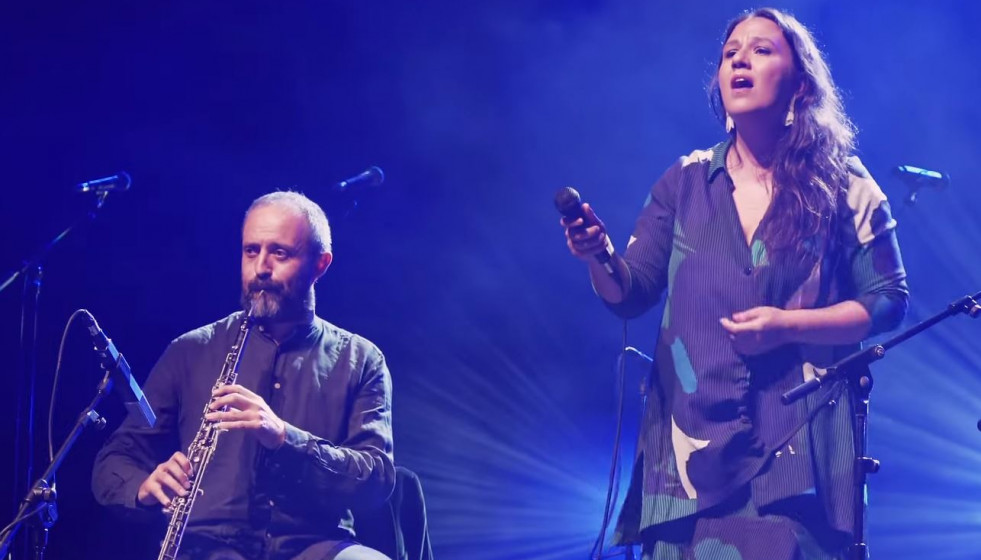 Faia durante uno de los conciertos de Fuxan os Ventos en Lugo