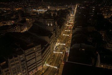Vista aérea de Vigo con el alumbrado navideño encendido, a 20 de noviembre de 2025, en Vigo, Pontevedra, Galicia (España). Este año, la ciudad brilla con más de 11,5 millones de luces LED reparti