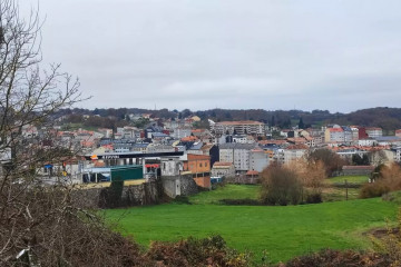 Panorámica de Chantada (Lugo), por donde discurre el río Asma.