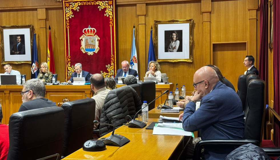 El alcalde de Barbadás, Xosé Carlos Valcárcel, en el pleno de la Diputación de Ourense como diputado no adscrito