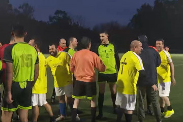 Partido benéfico entre curas y guardia civiles en Boiro