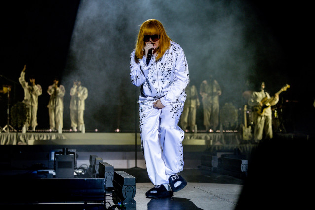 Archivo - El cantante Rusowsky durante un concierto en el Movistar Arena, a 25 de septiembre de 2025, en Madrid (España). Con más de 1 millón de oyentes mensuales en Spotify, Rusowsky ha pasado de producir en su habitación a consolidarse como una referenc