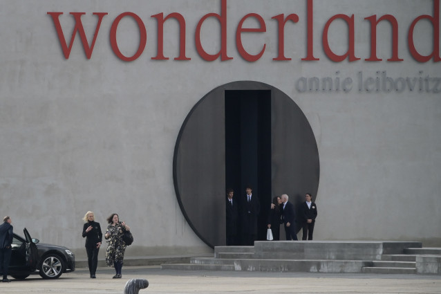 Archivo - La fotógrafa Annie Leibovitz durante la inauguración de su exposición 'Wonderland' en la Fundación Marta Ortega Pérez