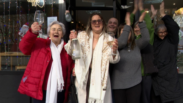 Agraciadas con el tercer premio de la Lotería de Navidad en A Coruña.