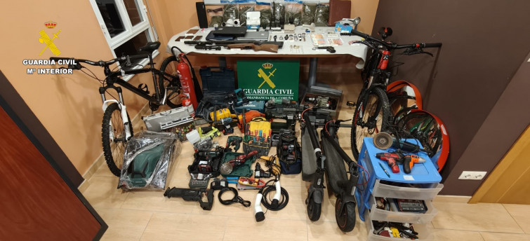 Tres detenidos por emplear una antigua escuela de Boiro como punto de venta de drogas