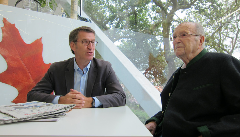 Archivo - Gerardo Fernández Albor en Santiago con Feijóo