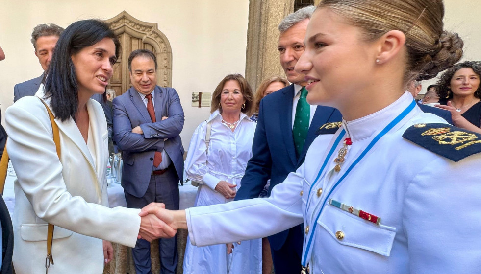 La secretaria general del PPdeG, Paula Prado, junto a la princesa Leonor