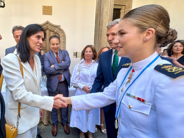 La secretaria general del PPdeG, Paula Prado, junto a la princesa Leonor