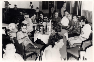 Celso Emilio Ferreiro con su familia y amigos poco antes de regresar de Venezuela (1973) Luís, en primeiro plano.