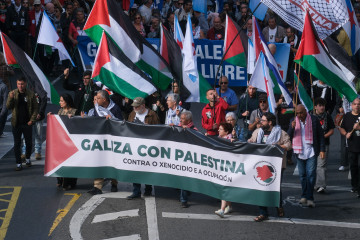 Archivo - Decenas de personas durante la manifestación 'Galicia con Palestina', a 5 de octubre de 2025, en Santiago de Compostela, A Coruña, Galicia (España).