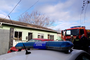 Dispositivo en Mugardos por el hallazgo de los cuerpos sin vida de un hombre y su hijo en el interior de su vivienda, a 26 de diciembre de 2025.