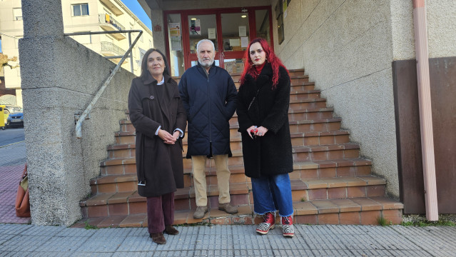 La alcaldesa de Maceda (Ourense), Uxía Oviedo, y la diputada socialista en el Parlamento de Galicia Carmen Rodríguez